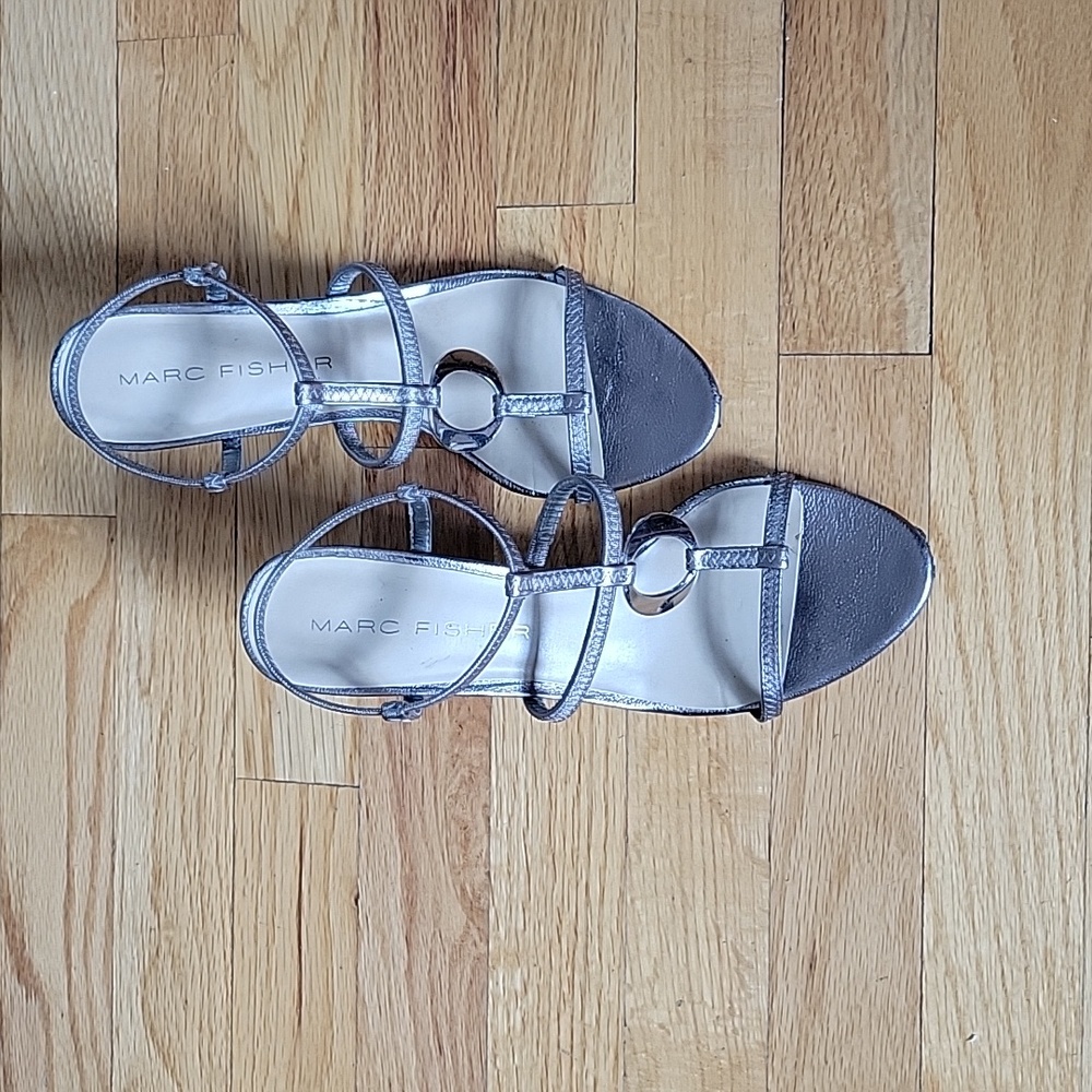 Strappy sandals by Marc Fisher sz 9 steel gray w/ 3" wood grain heel.